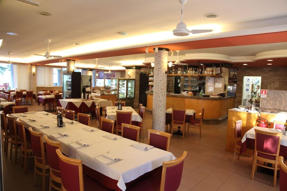 Hotel Regina Lignano Sabbiadoro Exterior photo