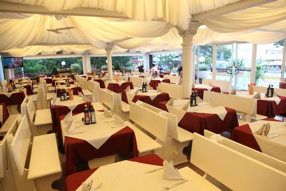Hotel Regina Lignano Sabbiadoro Exterior photo
