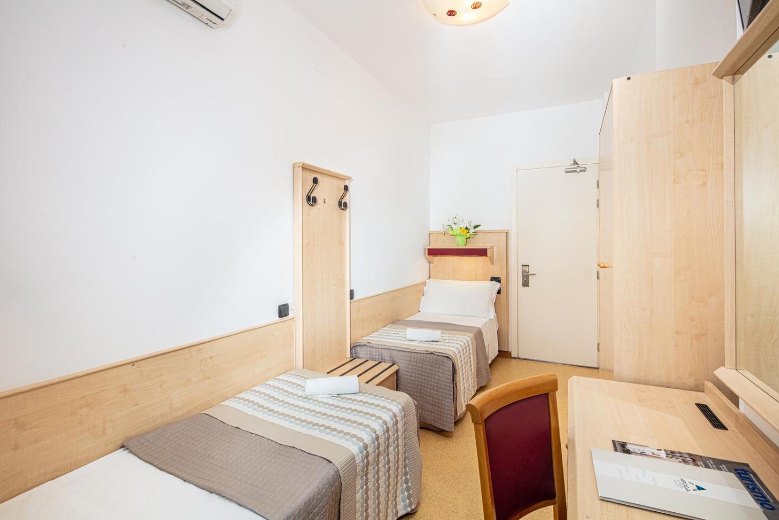 Hotel Regina Lignano Sabbiadoro Room photo